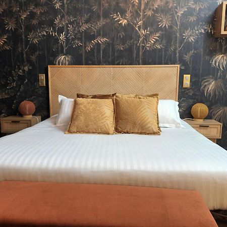 Logis Hotel La Breche - Restaurant Berthelot Амбуаз Екстер'єр фото