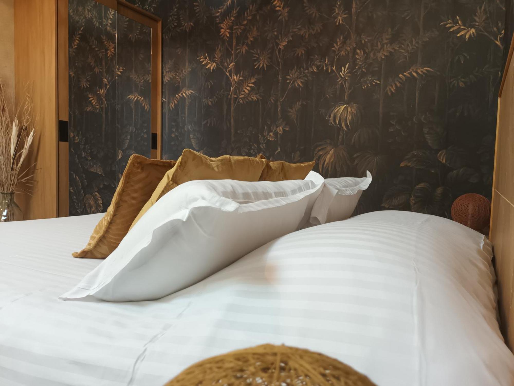 Logis Hotel La Breche - Restaurant Berthelot Амбуаз Екстер'єр фото