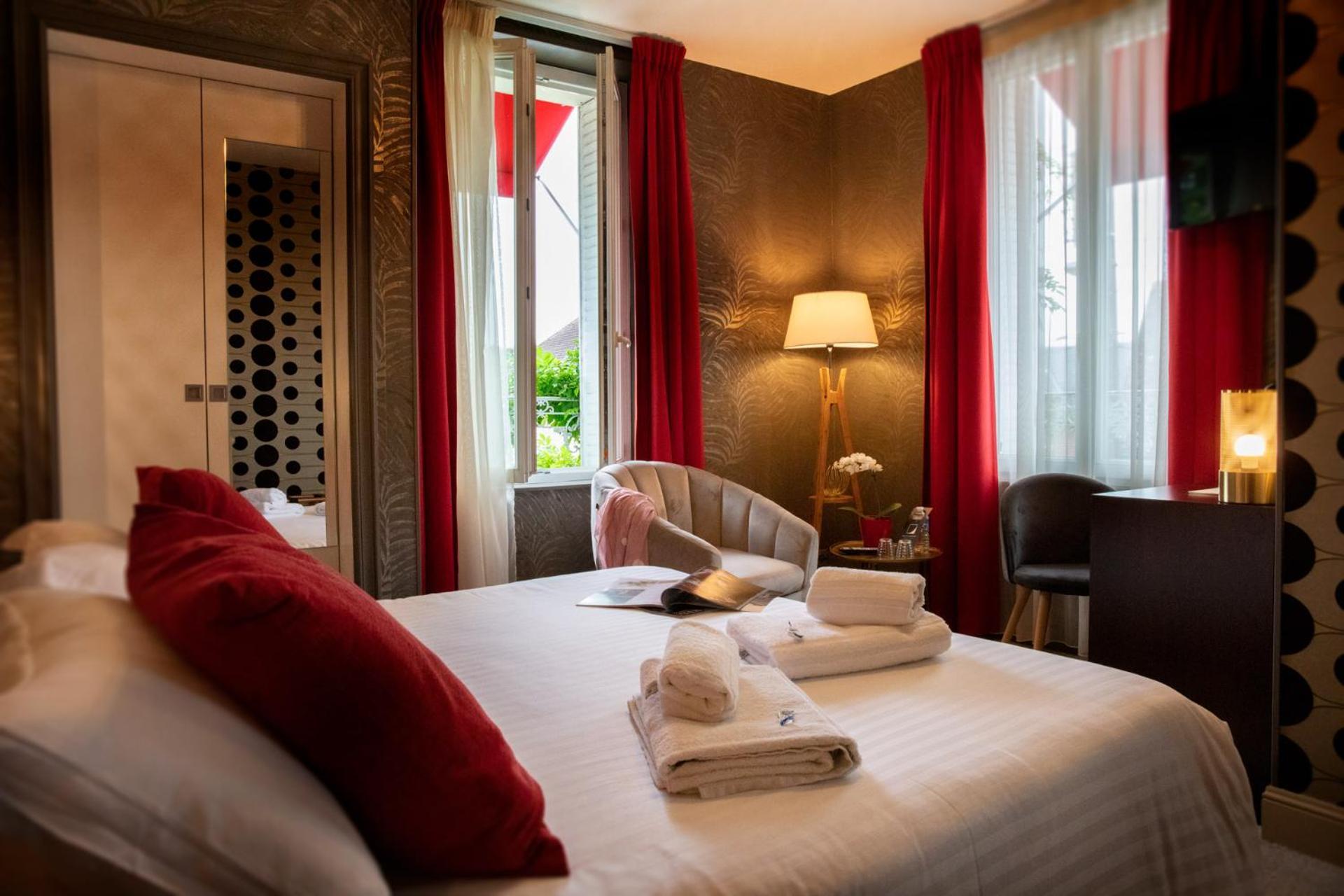 Logis Hotel La Breche - Restaurant Berthelot Амбуаз Екстер'єр фото